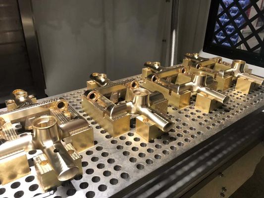 Машина CNC системы управления Мицубиси полируя для аксессуаров штуцера Bathroom